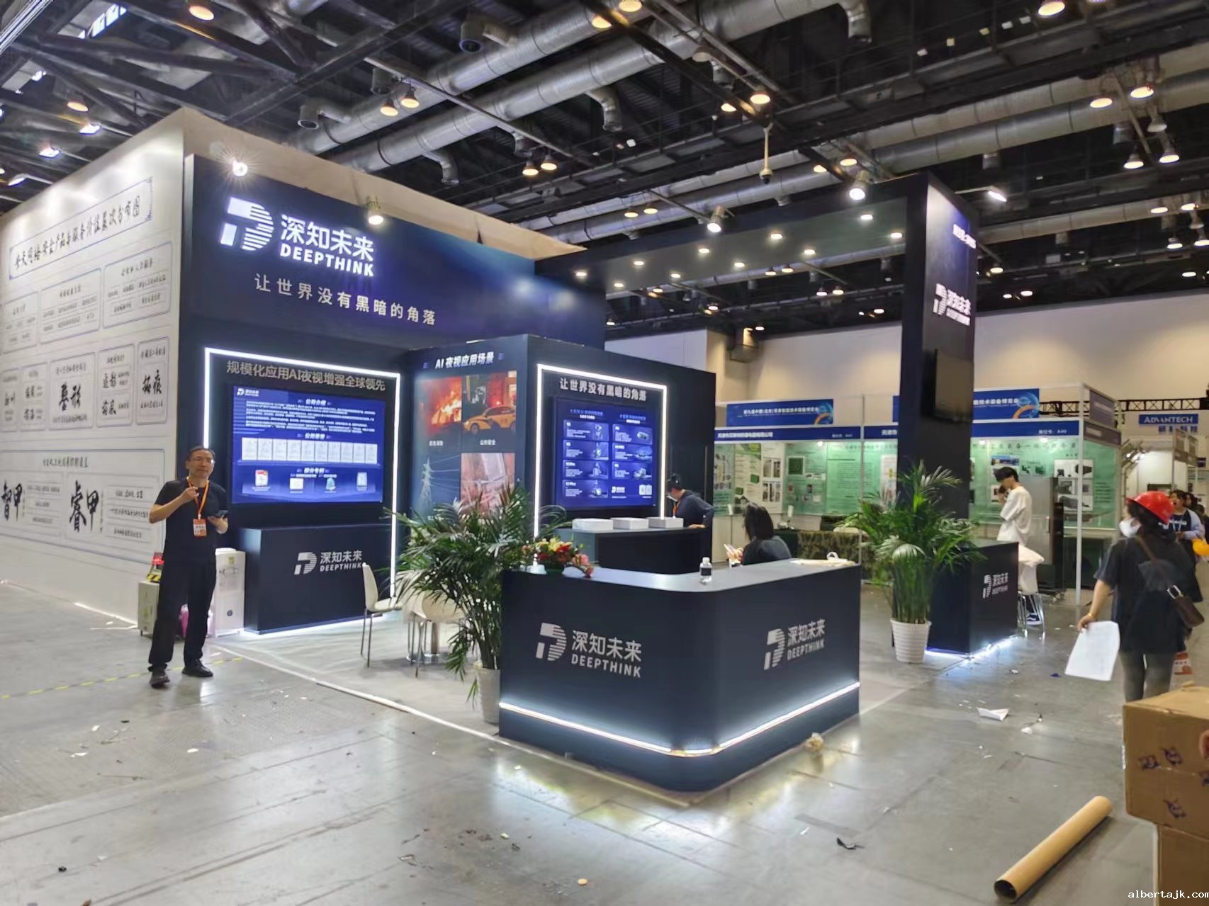 武汉展位设计：设计案例如何让您的品牌在展览中脱颖而出？